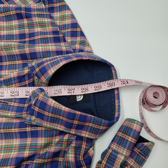 The North Face Woman's Plaid Button-Up Shirt Medium - Picture 13 of 14